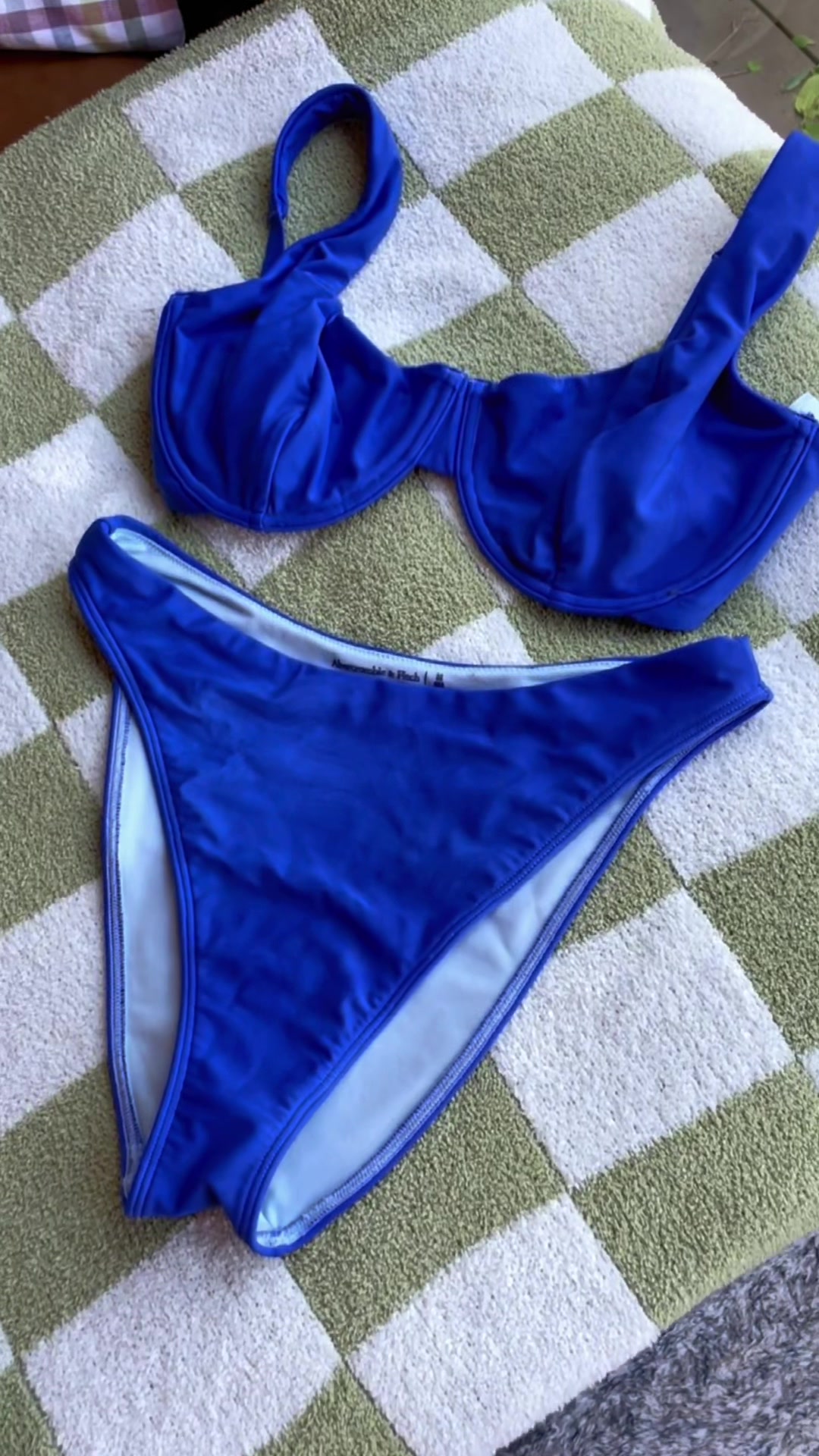 from-white-to-waves-giving-my-honeymoon-bikini-a-blue-makeover