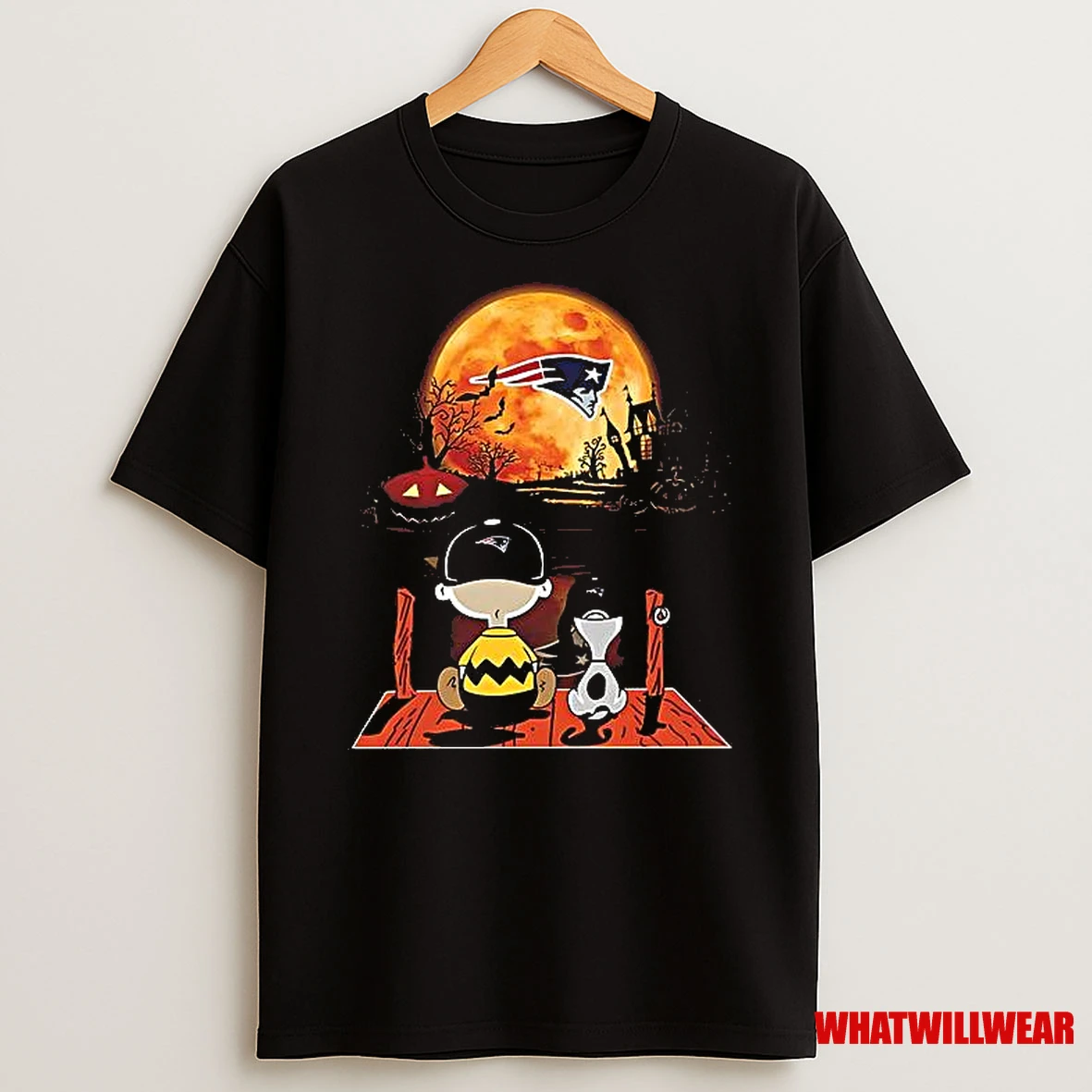 Charlie Brown And Snoopy Watching New England Patriots Halloween Shirts