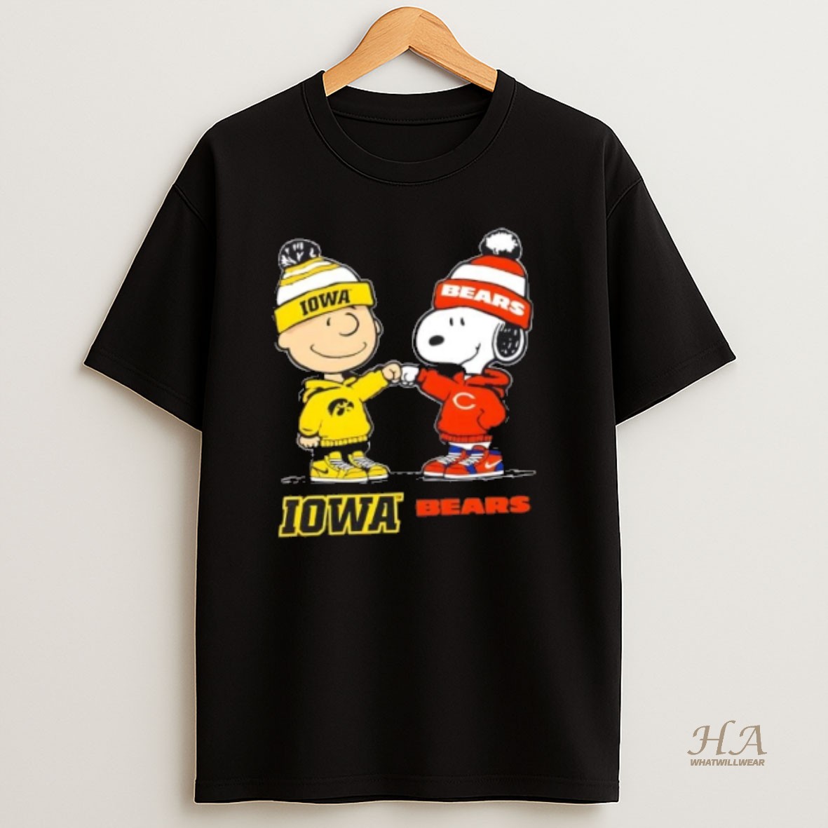 Official Peanuts Charlie Brown And Snoopy Iowa Hawkeyes X Chicago Bears T Shirt