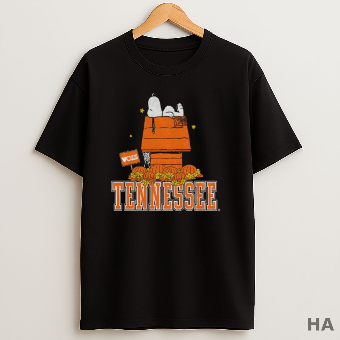 Official Snoopy Tennessee Volunteers Pumpkin Halloween 2025 T Shirt