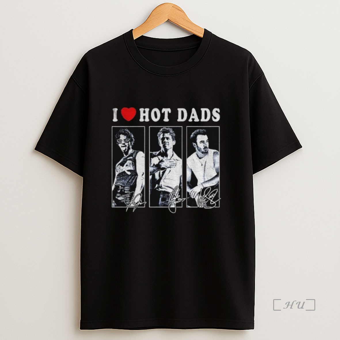 Officials I Love Hot Dads Jonas Bros 20th Annivesary Tour 2025 Signature Sweatshirt Tee Shirt