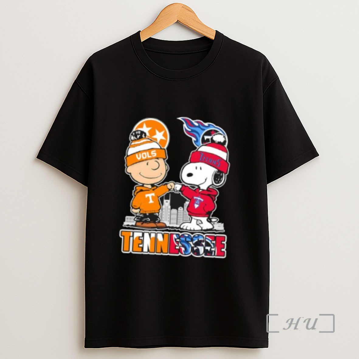 Officials Snoopy Fist Bump Charlie Brown Tennessee Vols Vs Tennessee Titans Sweatshirt Tee Shirt
