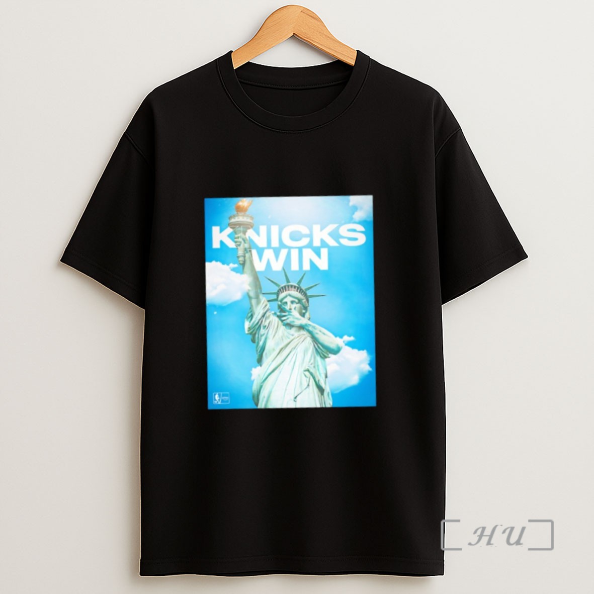 Officials Statue Of Liberty New York Knicks Win Sweatshirt Tee Shirt