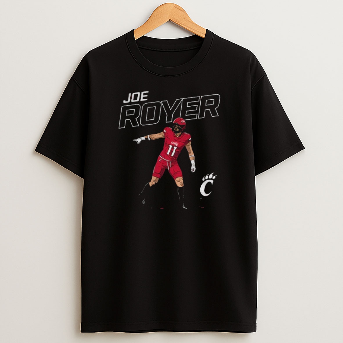 Premium Joe Royer Cartoon 11 Cincinnati Bearcats Football Posing Sweatshirt Tee