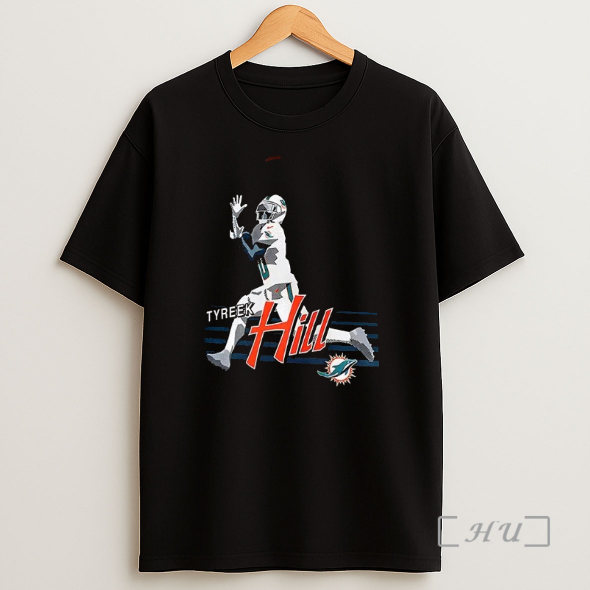 Trending Tyreek Hill Miami Dolphins Football Receiving The Ball Premium Shirt Sweatshirt Tee