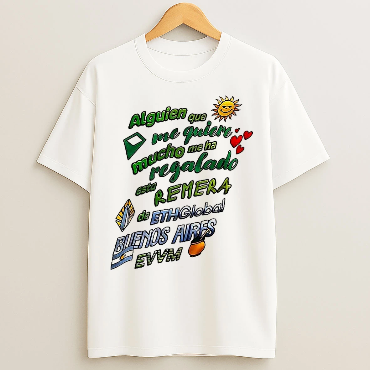 Classic Alguien Que Me Quiere Mucho Me Ha Regalado T Shirts