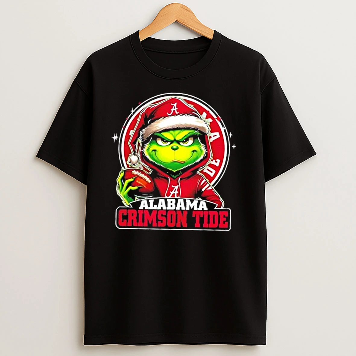 Grinch Is Holding A Ball And Smiling At Alabama Crimson Tide Fans Christmas T Shirts