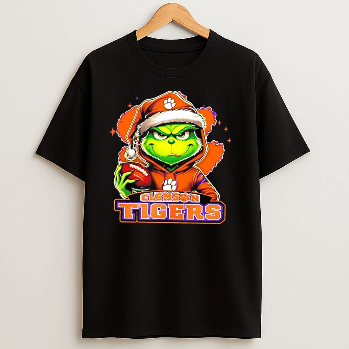 Grinch Is Holding A Ball And Smiling At Clemson Tigers Fans Christmas T Shirts