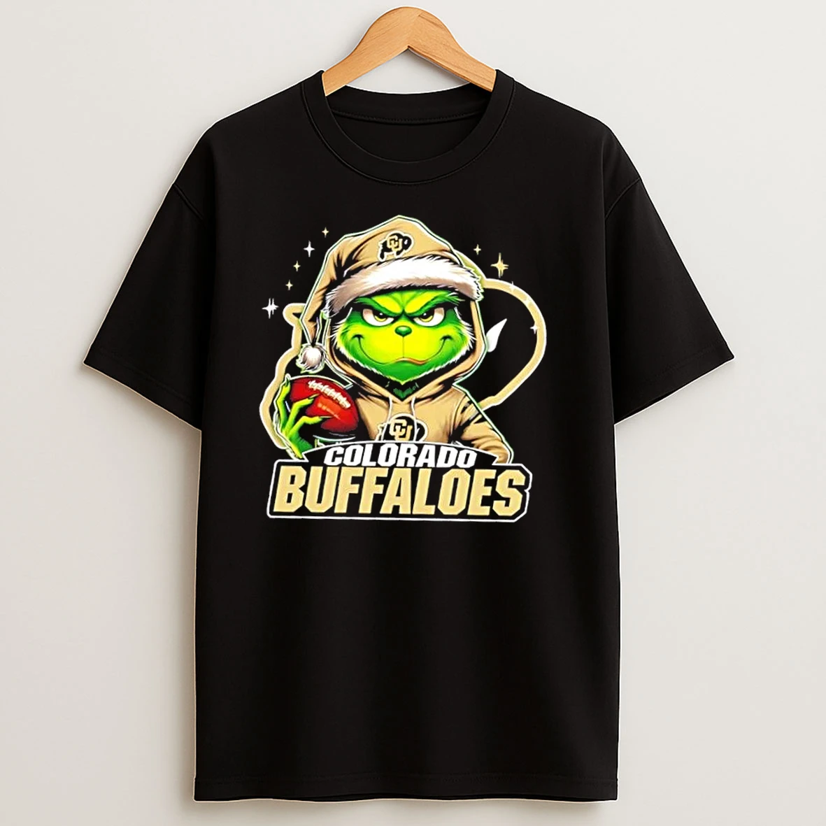 Grinch Is Holding A Ball And Smiling At Colorado Buffaloes Fans Christmas T Shirts