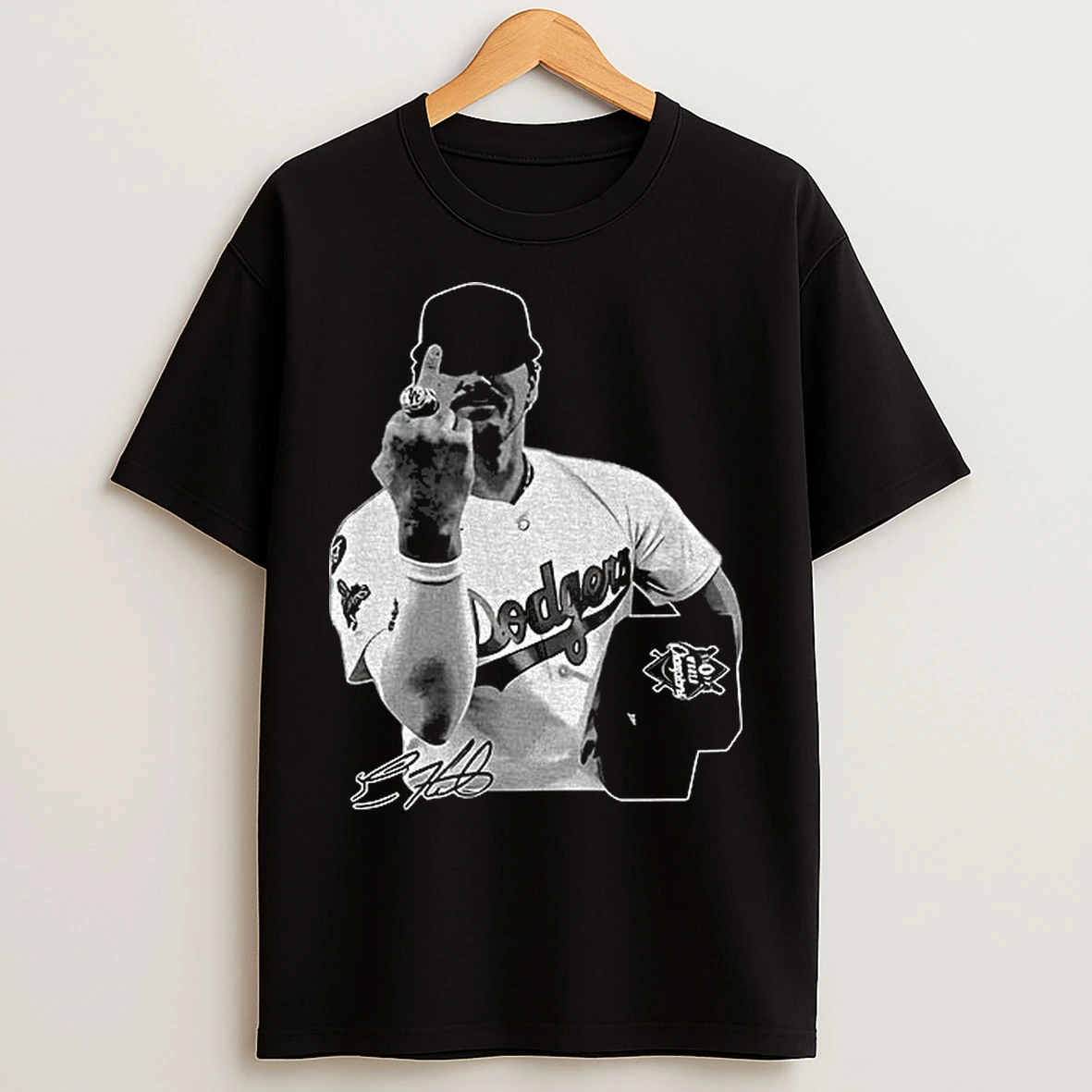 Kike Hernandez Middle Finger Ring Celebration Los Angeles Dodgers Mlb World Series Signature T Shirts