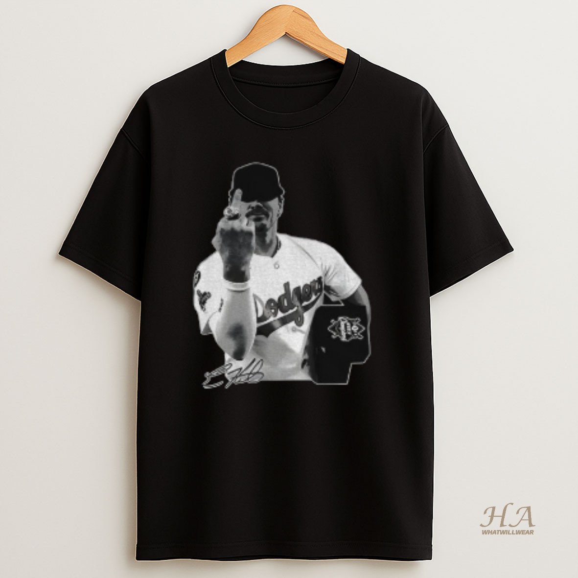 Official Kike Hernandez Middle Finger Ring Celebration Los Angeles Dodgers Mlb World Series Signature T Shirt