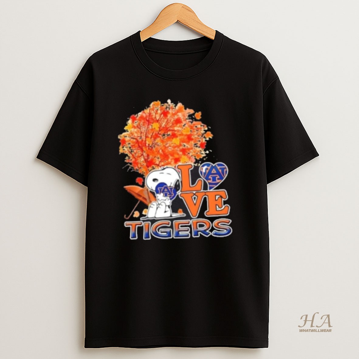 Official Peanuts Snoopy Hug Heart I Love Auburn Tigers T Shirt