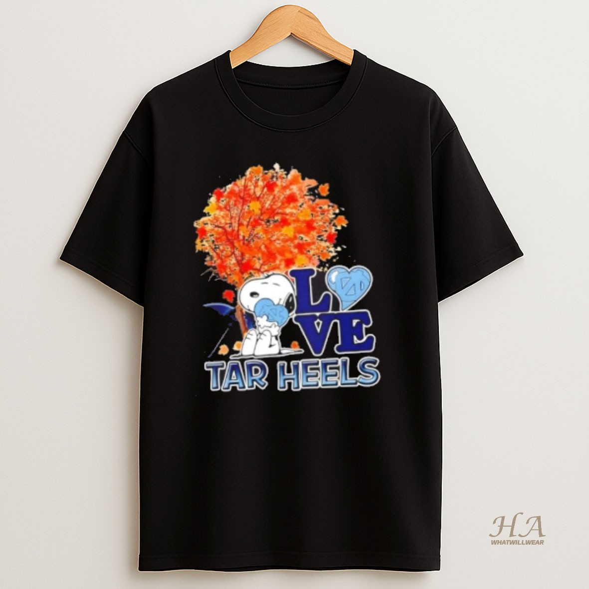 Official Peanuts Snoopy Hug Heart I Love North Carolina Tar Heels T Shirt