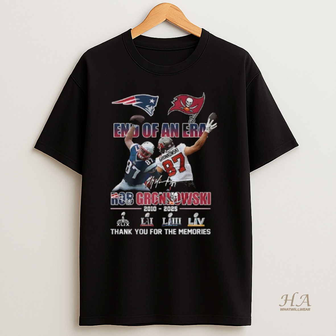 Official Rob Gronkowski New England Patriots And Tampa Bay Buccaneers End Of An Era Thank You For The Memories Signature T Shirt