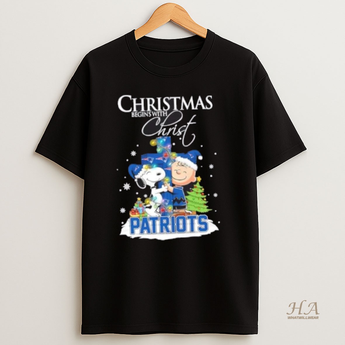 Official Snoopy And Charlie Brown X New England Patriots Christmas Begins With Christ T Shirt