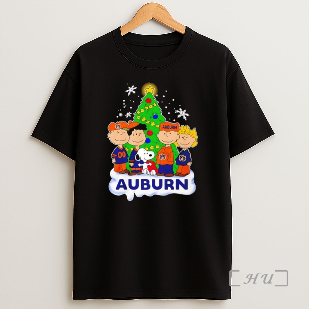 Officials Auburn Tigers Snoopy And The Peanuts Christmas 2025 Premium Shirt Sweatshirt Tee