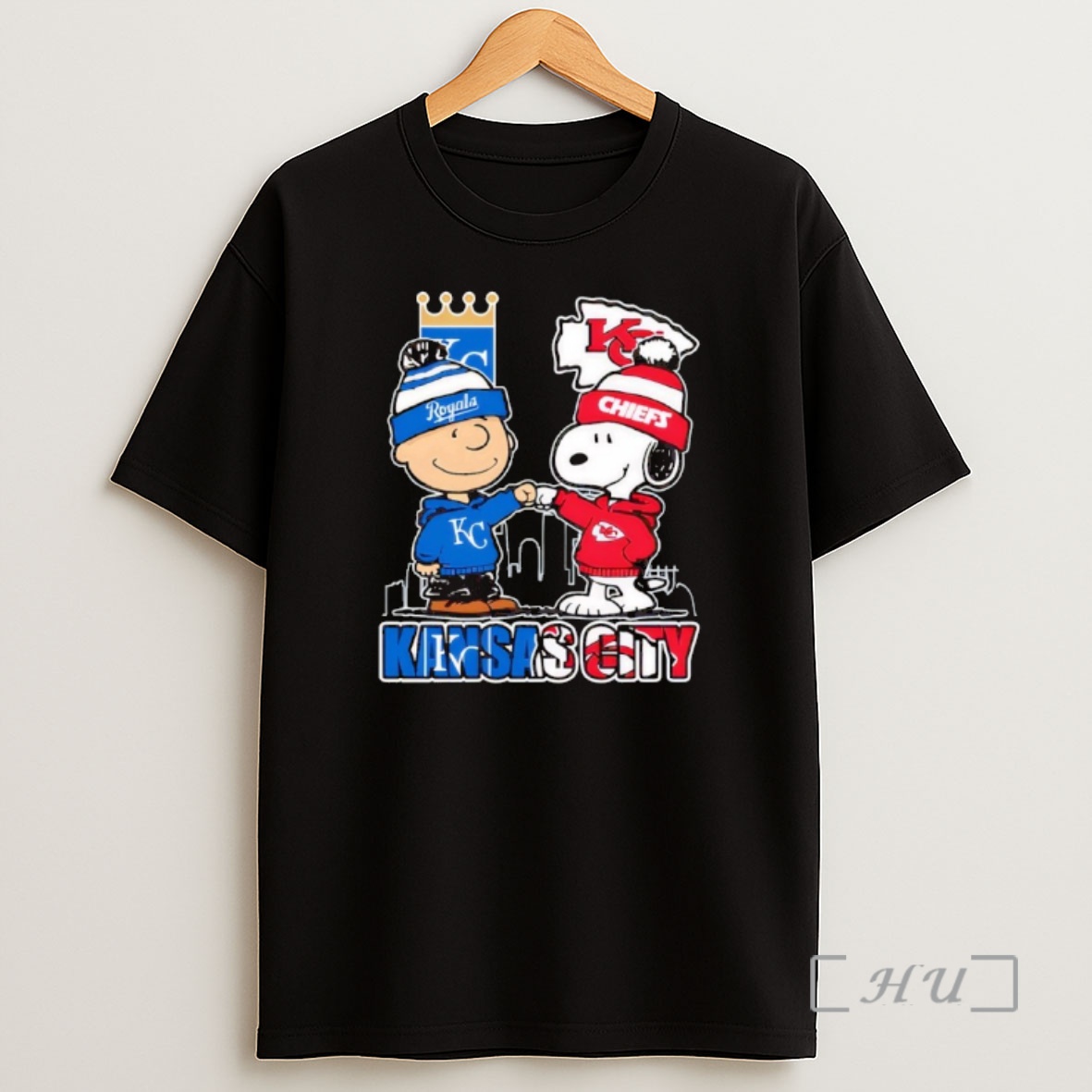Officials Charlie Brown Snoopy Wearing Kansas City Royals Kansas City Chiefs Apparel Premium Shirt Sweatshirt Tee