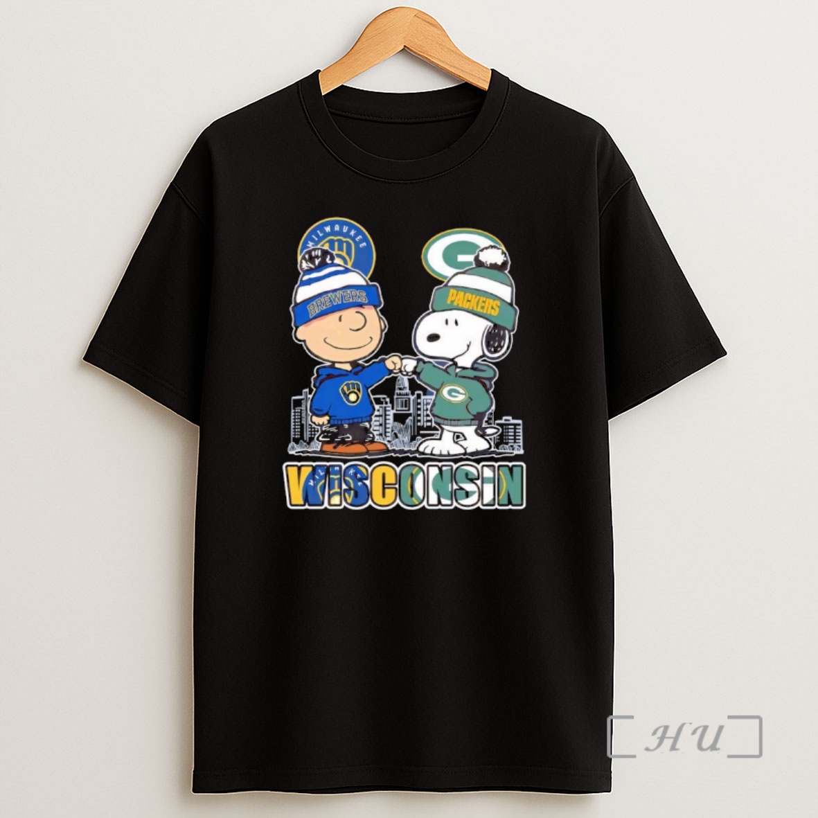 Officials Charlie Brown Snoopy Wearing Milwaukee Brewers Green Bay Packers Apparel Premium Shirt Sweatshirt Tee
