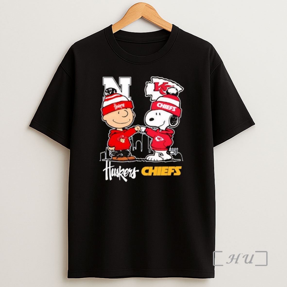 Officials Charlie Brown Snoopy Wearing Nebraska Cornhuskers Kansas City Chiefs Apparel Premium Shirt Sweatshirt Tee