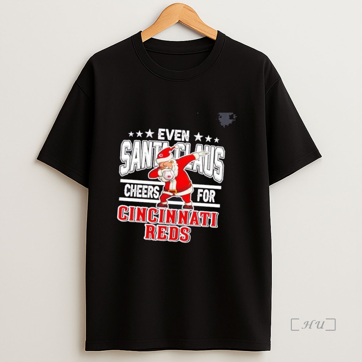 Officials Even Santa Claus Cheers For Cincinnati Reds Christmas Premium Shirt Sweatshirt Tee
