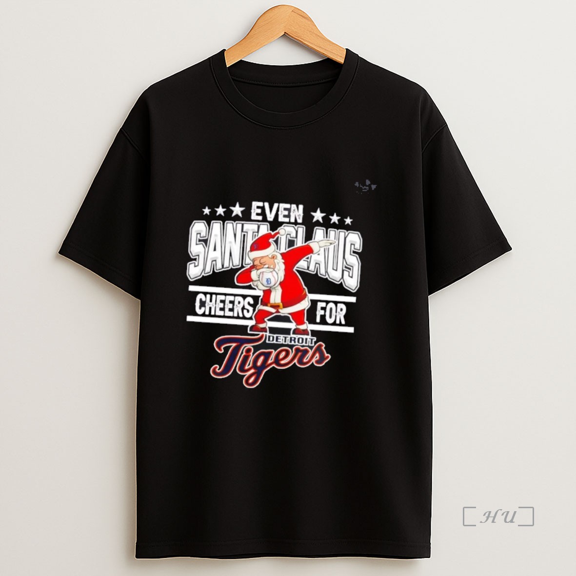 Officials Even Santa Claus Cheers For Detroit Tigers Christmas Premium Shirt Sweatshirt Tee
