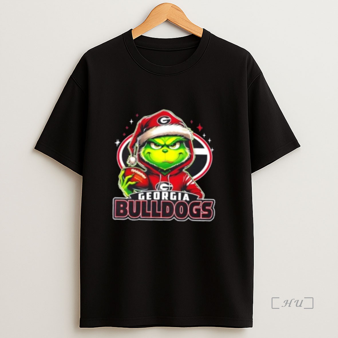 Officials Grinch Is Holding A Ball And Smiling At Georgia Bulldogs Fans Christmas Premium Shirt Sweatshirt Tee