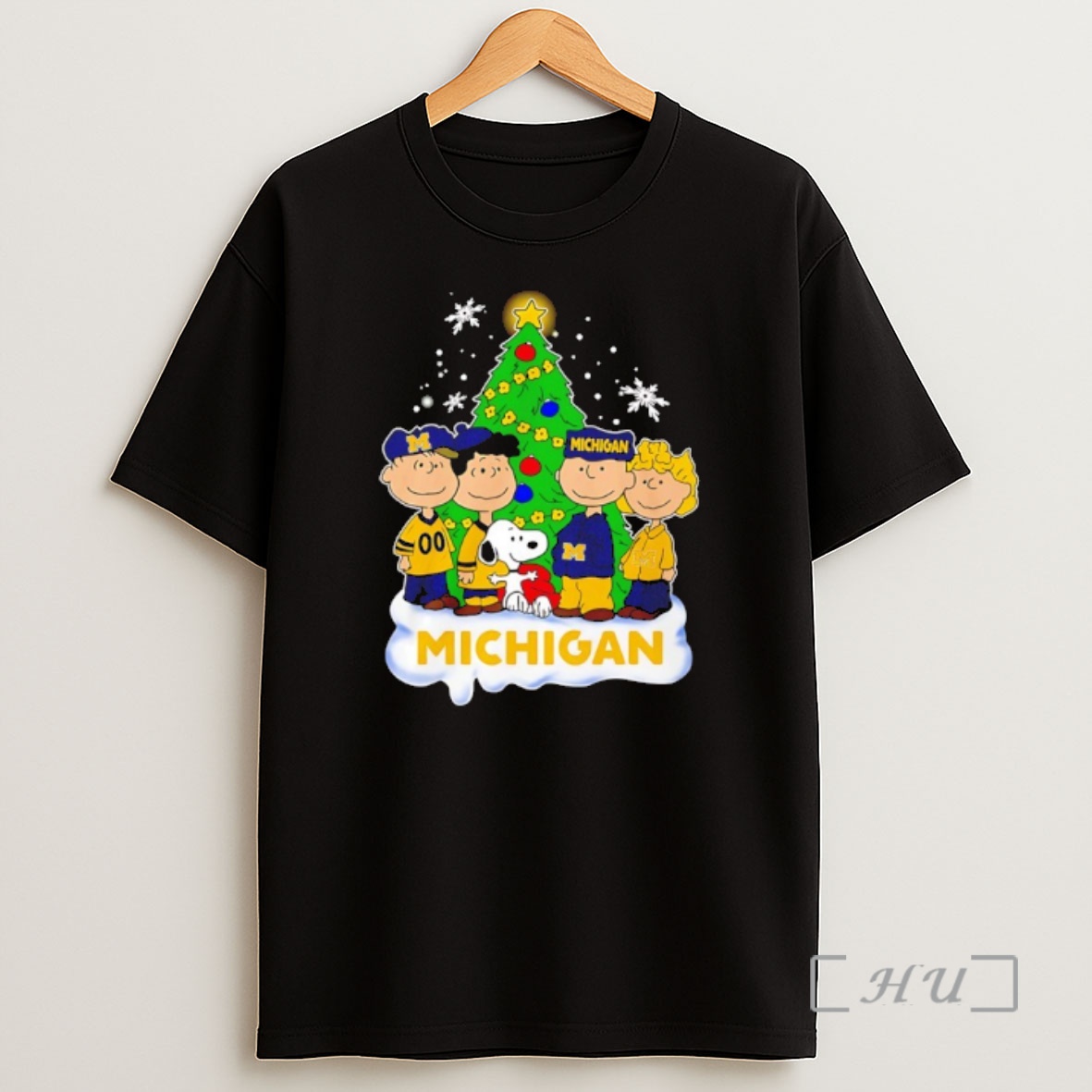 Officials Michigan Wolverines Snoopy And The Peanuts Christmas 2025 Premium Shirt Sweatshirt Tee