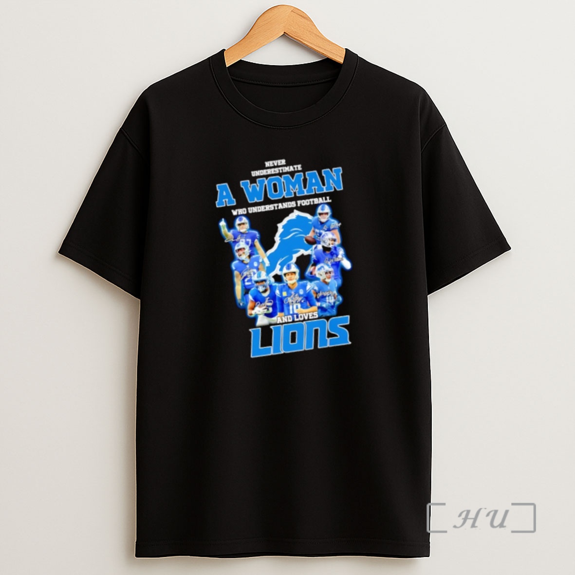 Officials Never Underestimate A Woman Who Understands Football And Loves Detroit Lions Signatures Premium Shirt Sweatshirt Tee