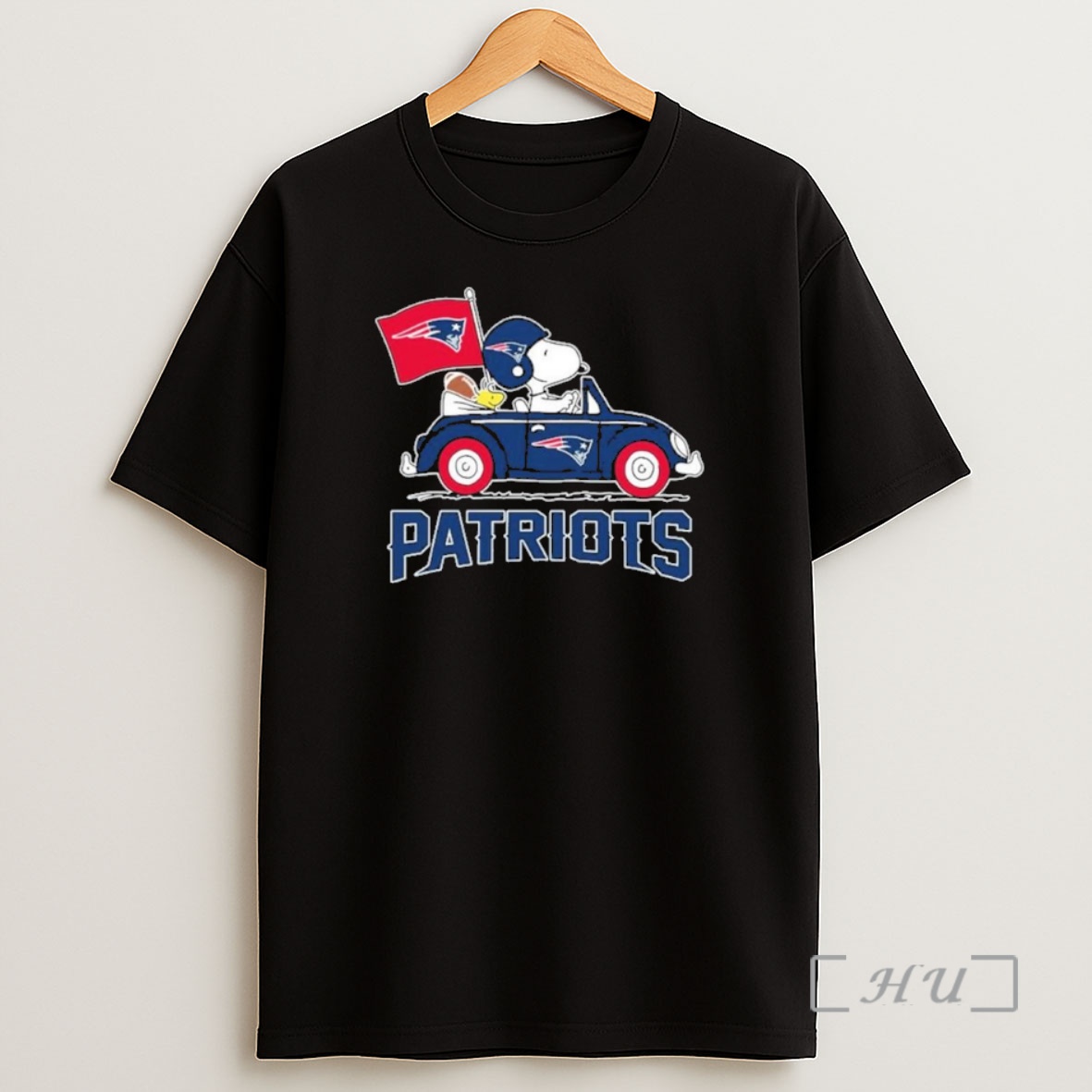 Officials New England Patriots Football X Snoopy Drive Car Premium Shirt Sweatshirt Tee