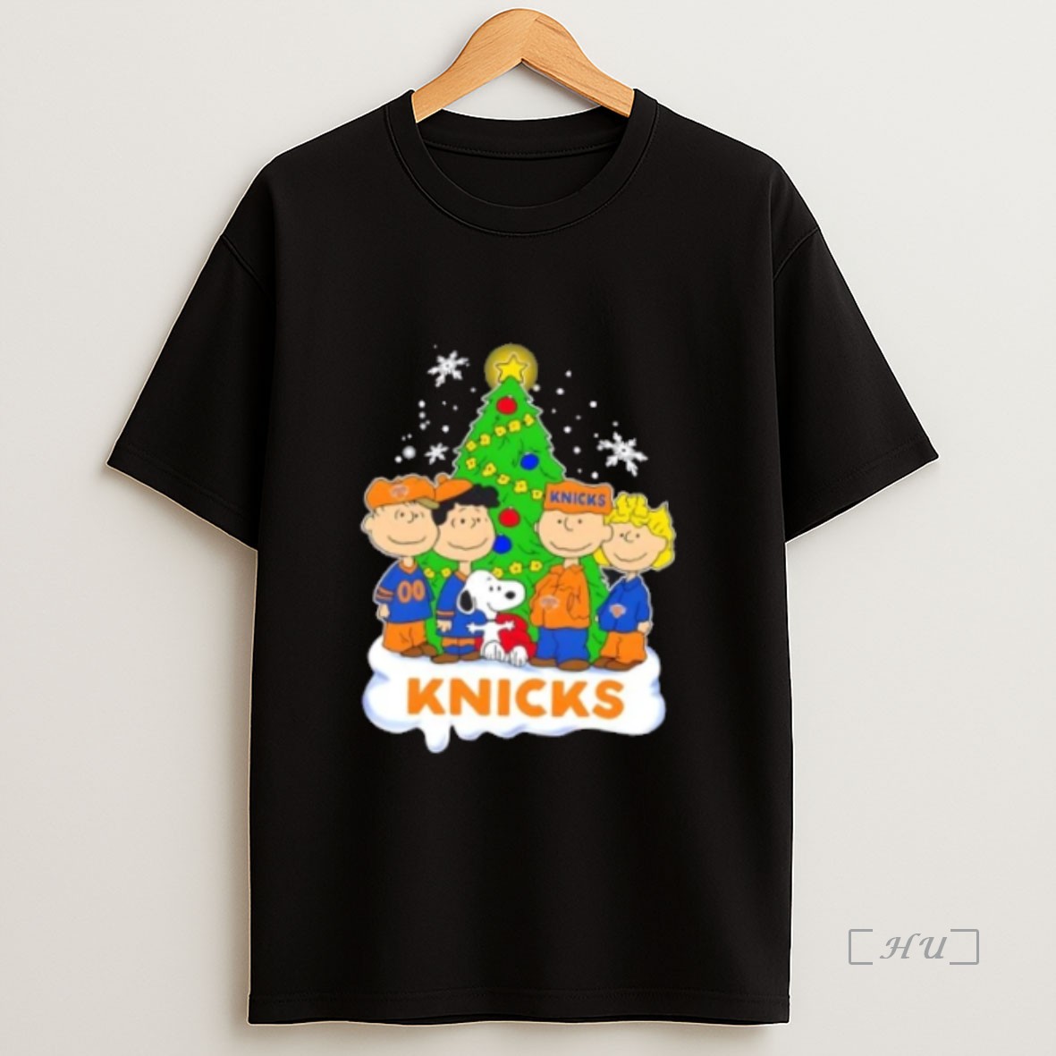 Officials New York Knicks X Peanuts Snoopy And Friends Christmas Tree Premium Shirt Sweatshirt Tee