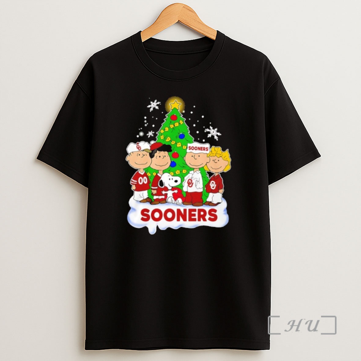 Officials Oklahoma Sooners Snoopy And The Peanuts Christmas 2025 Premium Shirt Sweatshirt Tee