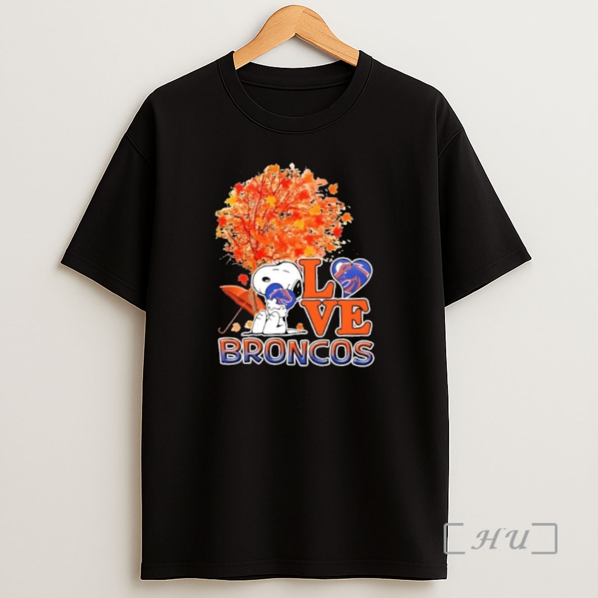 Officials Peanuts Snoopy Hug Heart I Love Boise State Broncos Premium Shirt Sweatshirt Tee