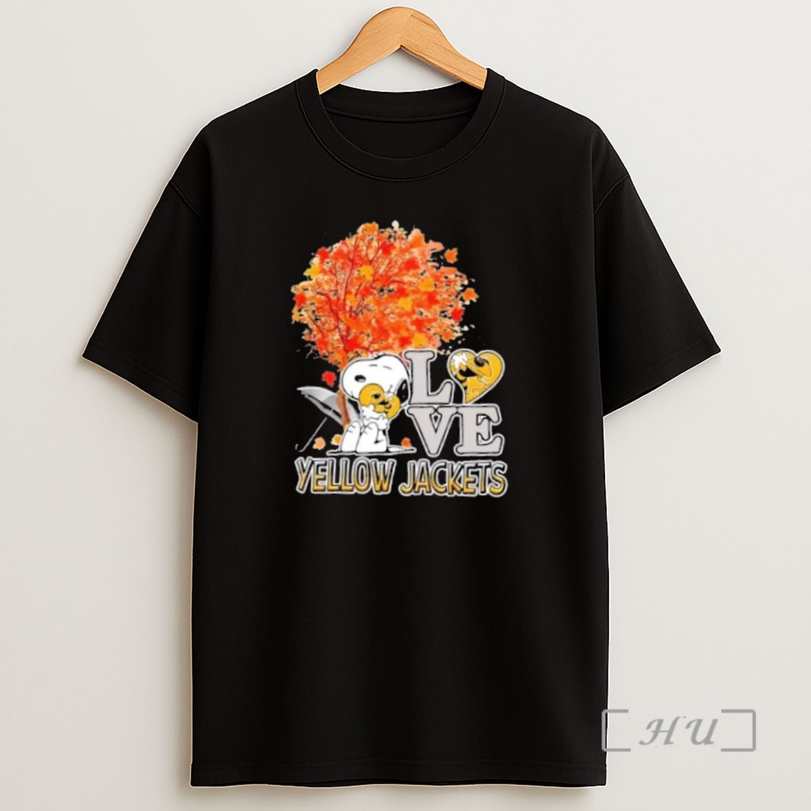 Officials Peanuts Snoopy Hug Heart I Love Georgia Tech Yellow Jackets Premium Shirt Sweatshirt Tee