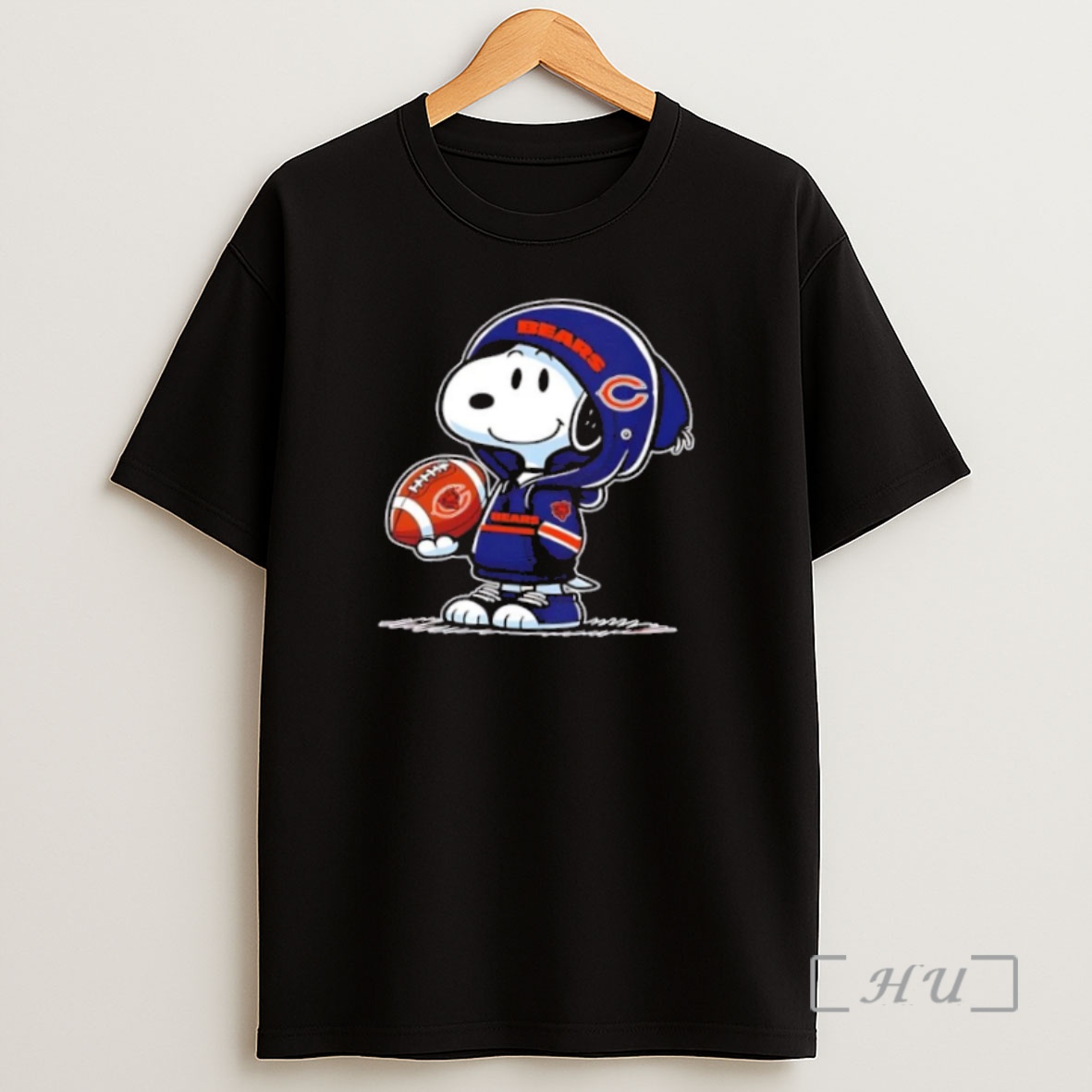 Officials Peanuts Snoopy Wearing Chicago Bears And Smilling At Fans Premium Shirt Sweatshirt Tee