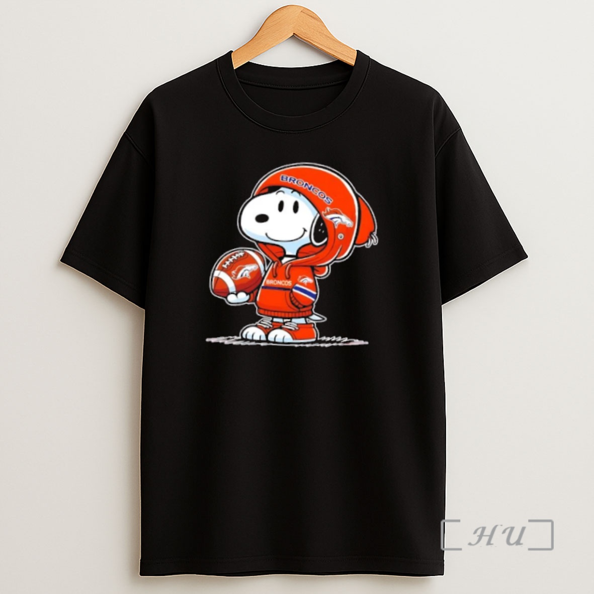 Officials Peanuts Snoopy Wearing Denver Broncos And Smilling At Fans Premium Shirt Sweatshirt Tee