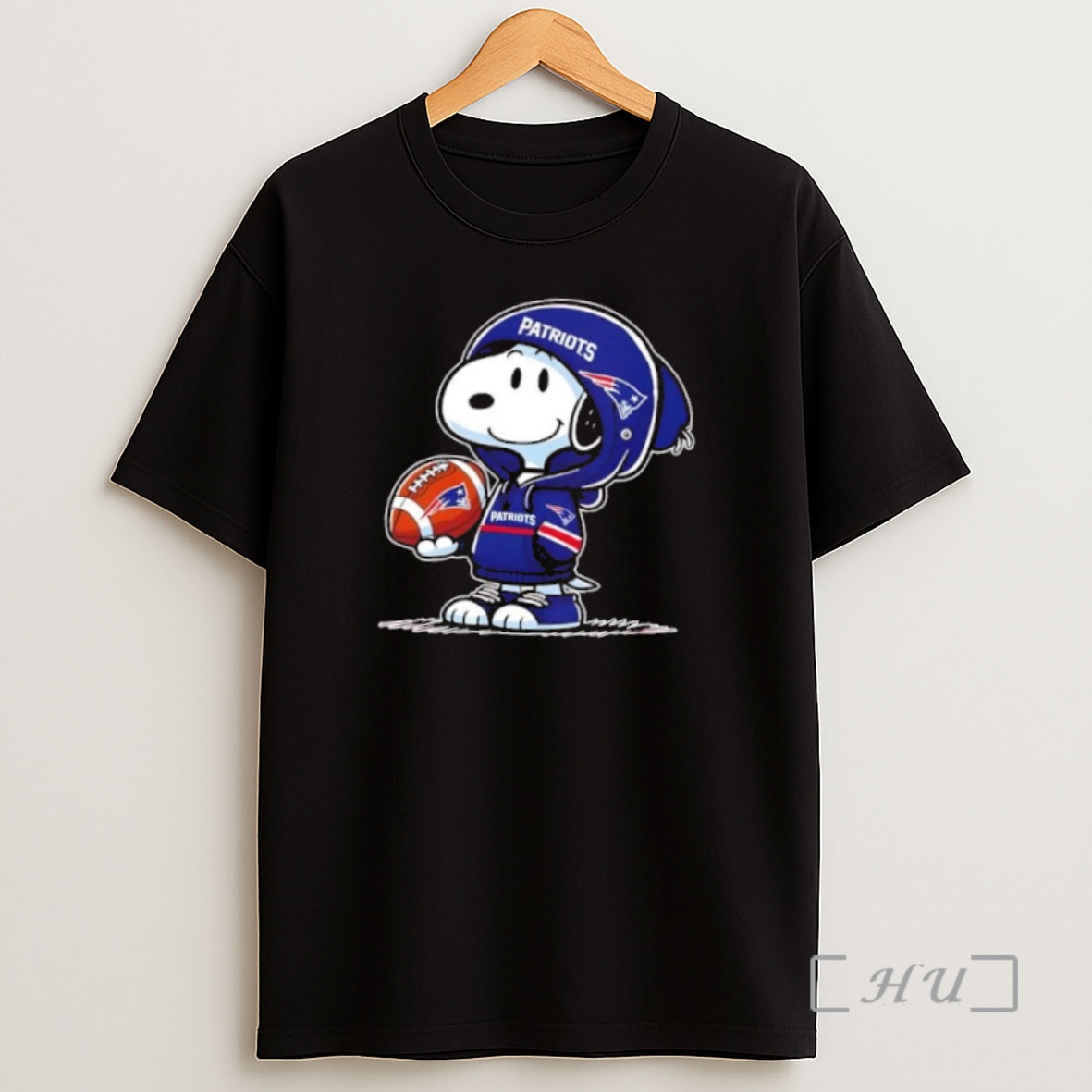 Officials Peanuts Snoopy Wearing New England Patriots And Smilling At Fans Premium Shirt Sweatshirt Tee