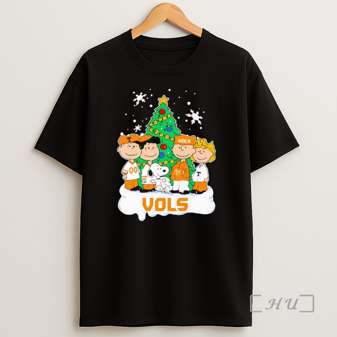 Officials Peanuts Characters Tennessee Volunteers Christmas Tree Premium Shirt Sweatshirt Tee