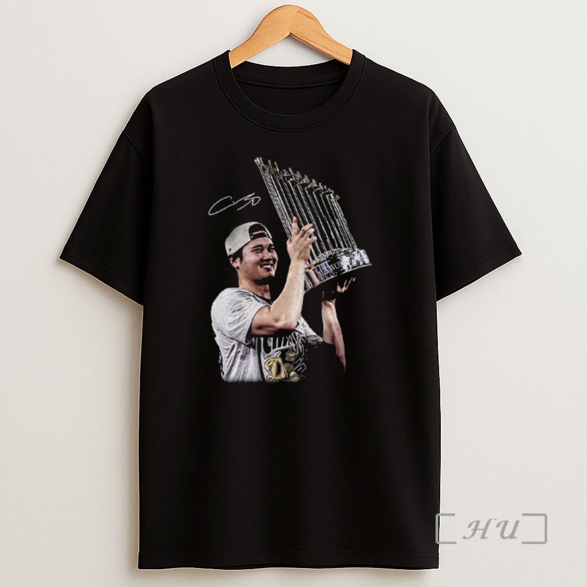 Officials Shohei Ohtani Holding Trophy Los Angeles Dodgers Mlb Baseball World Series 2025 Signature Premium Shirt Sweatshirt Tee