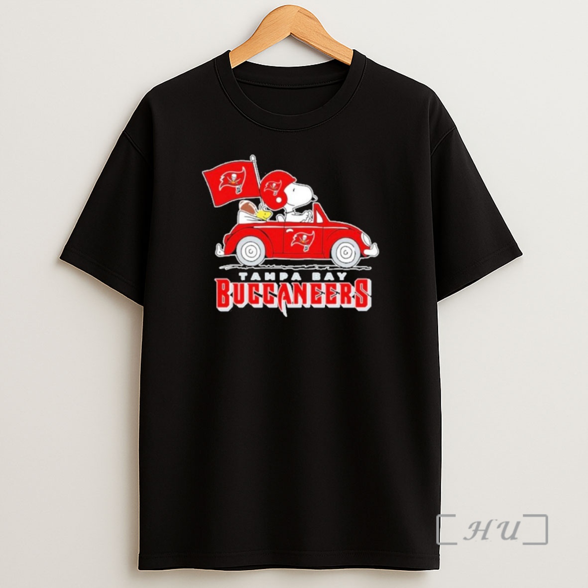 Officials Tampa Bay Buccaneers Football X Snoopy Drive Car Premium Shirt Sweatshirt Tee