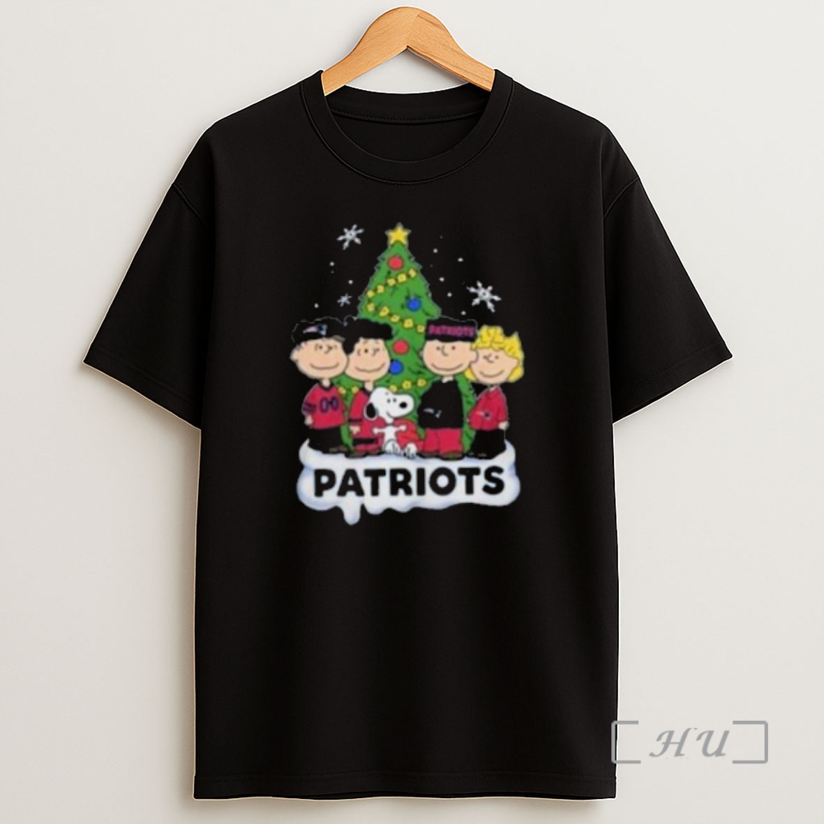Officials The Peanuts Characters Christmas With New England Patriots Tree And Snoopy Circle Black Premium Shirt Sweatshirt Tee
