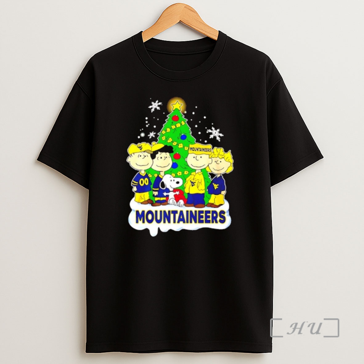 Officials West Virginia Mountaineers Snoopy And The Peanuts Christmas 2025 Premium Shirt Sweatshirt Tee