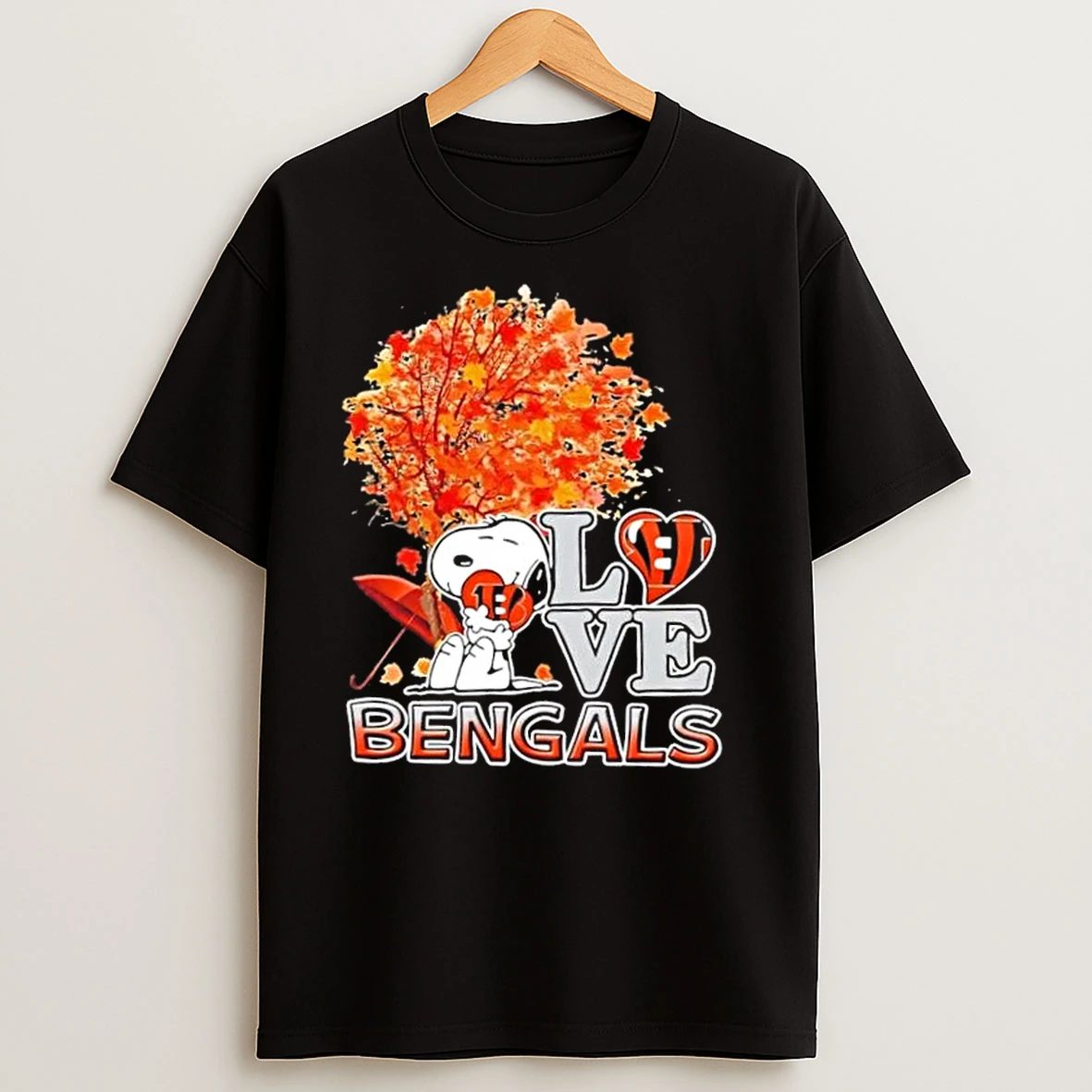 Peanuts Snoopy Hug Heart I Love Cincinnati Bengals T Shirts