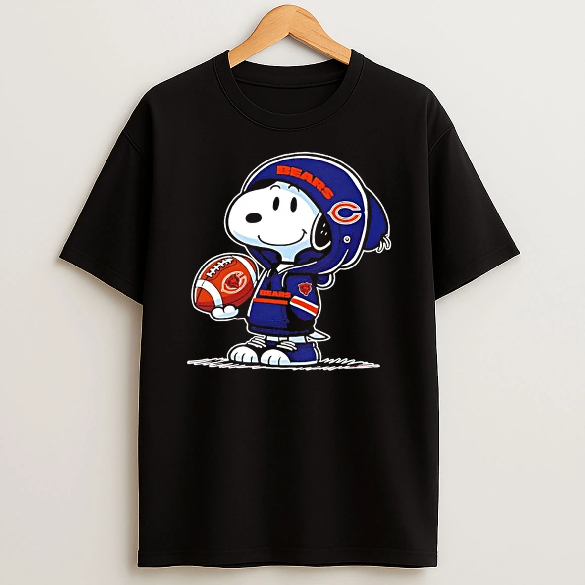 Peanuts Snoopy Wearing Chicago Bears And Smilling At Fans Shirts