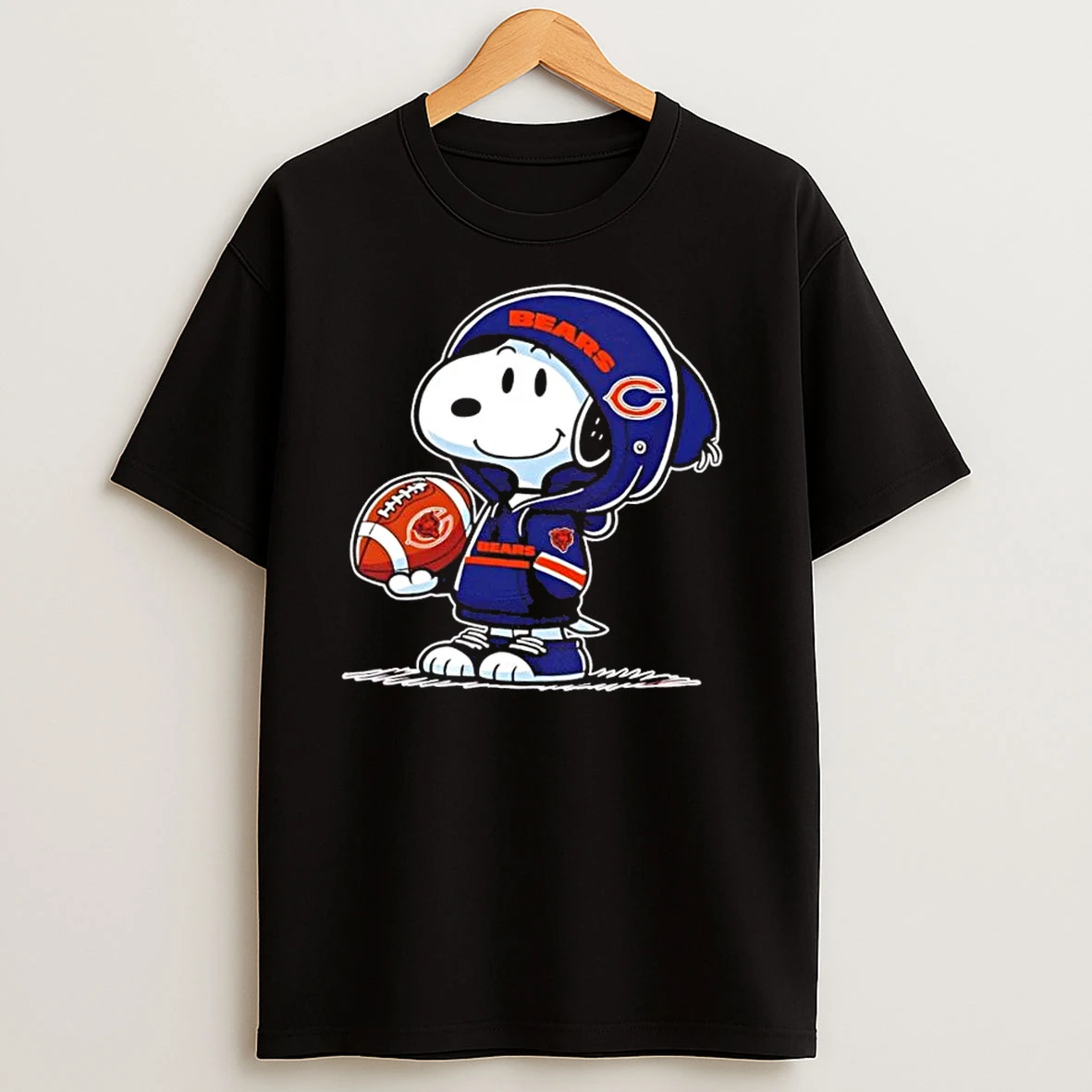 Peanuts Snoopy Wearing Chicago Bears And Smilling At Fans T Shirts