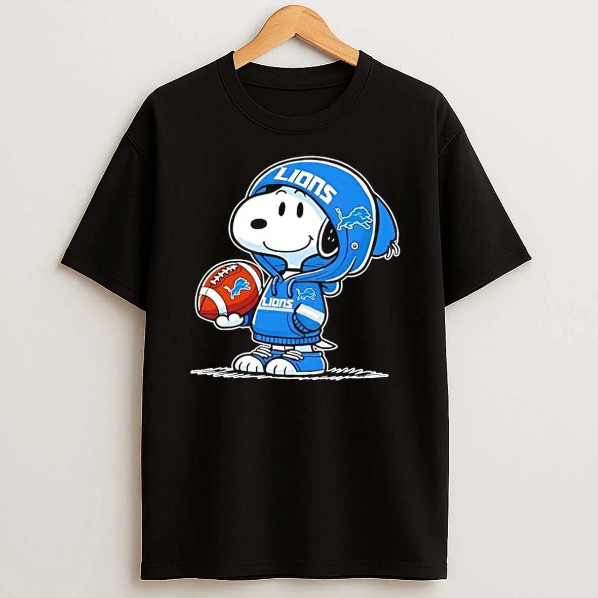 Peanuts Snoopy Wearing Detroit Lions And Smilling At Fans Shirts