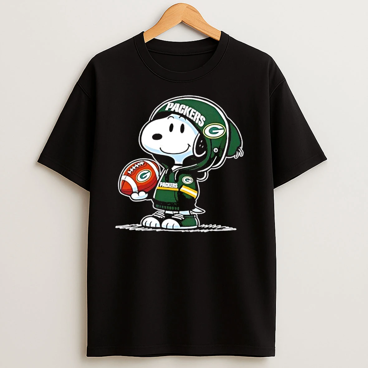 Peanuts Snoopy Wearing Green Bay Packers And Smilling At Fans T Shirts