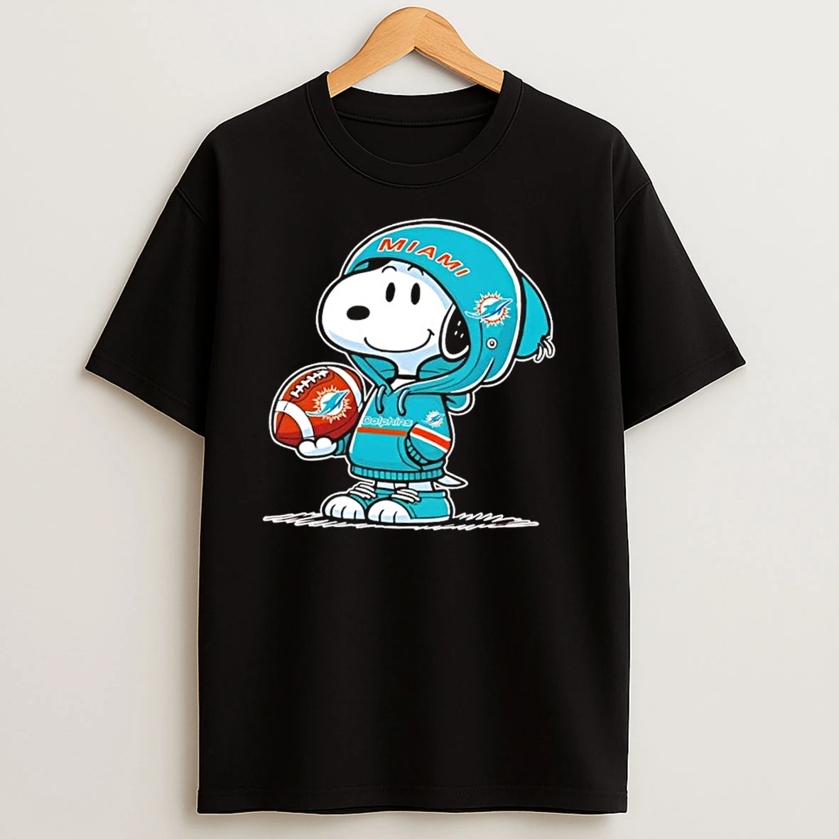 Peanuts Snoopy Wearing Miami Dolphins And Smilling At Fans T Shirts