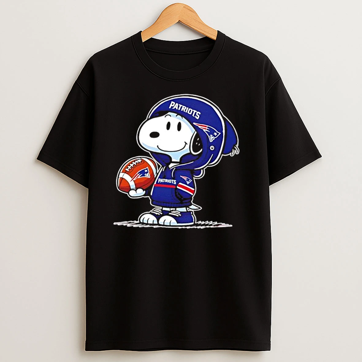 Peanuts Snoopy Wearing New England Patriots And Smilling At Fans T Shirts