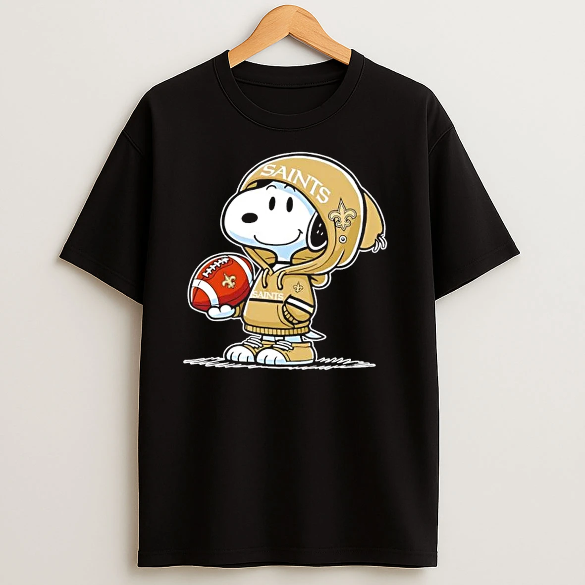 Peanuts Snoopy Wearing New Orleans Saints And Smilling At Fans T Shirts
