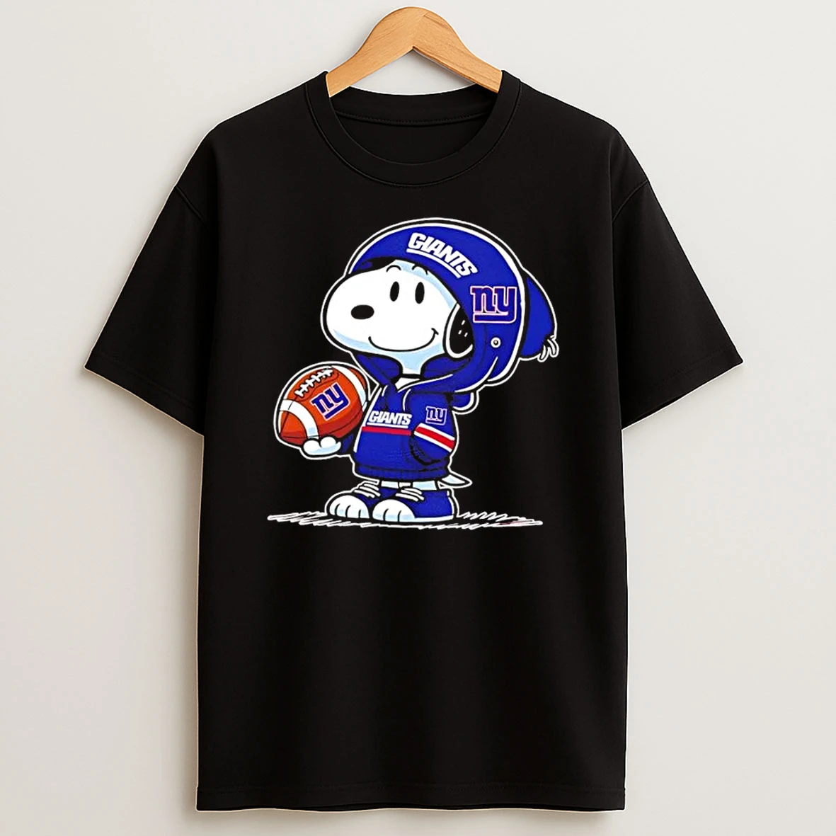 Peanuts Snoopy Wearing New York Giants And Smilling At Fans Shirts